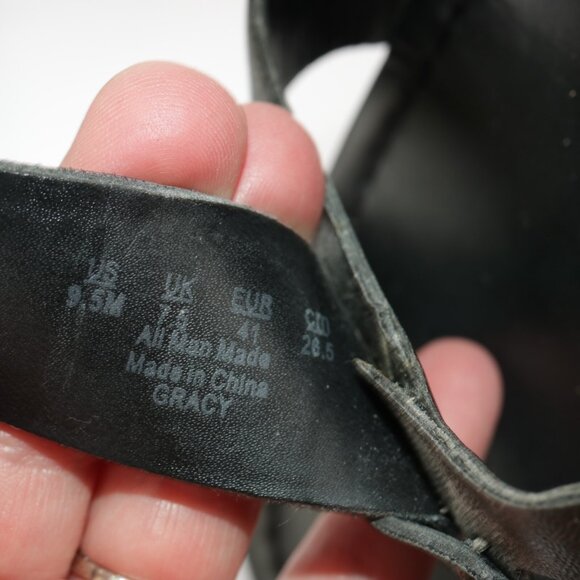 Franco Sarto Womens Gracy Sandal Size 9.5 M Gray Metallic Gladiator Flat T-Strap - Picture 10 of 11